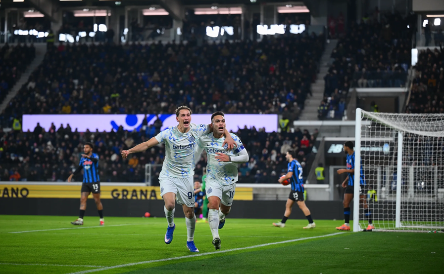 Lautaro Martinez Pio Esposito Atalanta