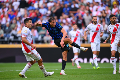 Francesco Pio Esposito River Plate