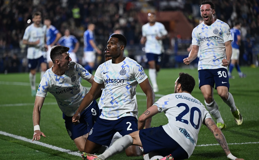 Denzel Dumfries Como