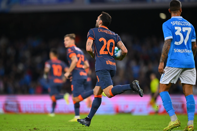 Hakan Calhanoglu Napoli
