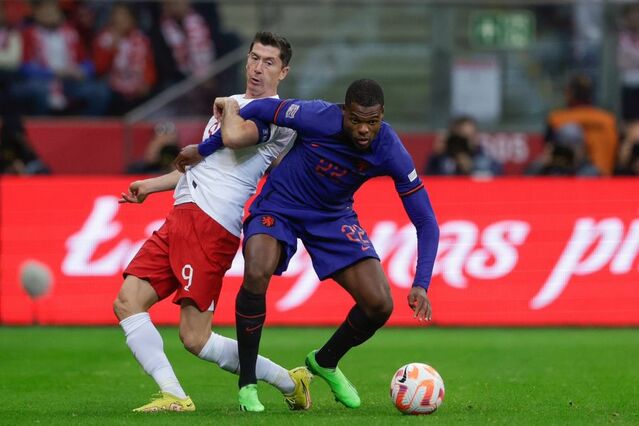 Denzel Dumfries Robert Lewandowski Holandia