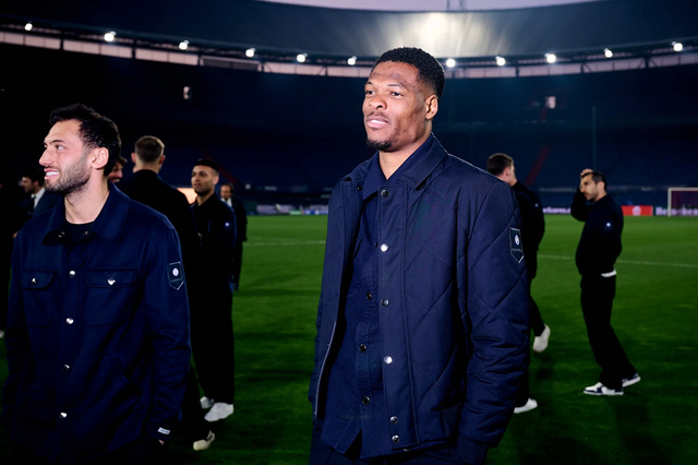 Denzel Dumfries Hakan Calhanoglu