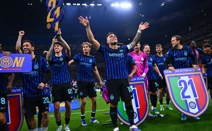 Inter Scudetto Calhanoglu Bastoni Esposito Lautaro Martinez Zieliński