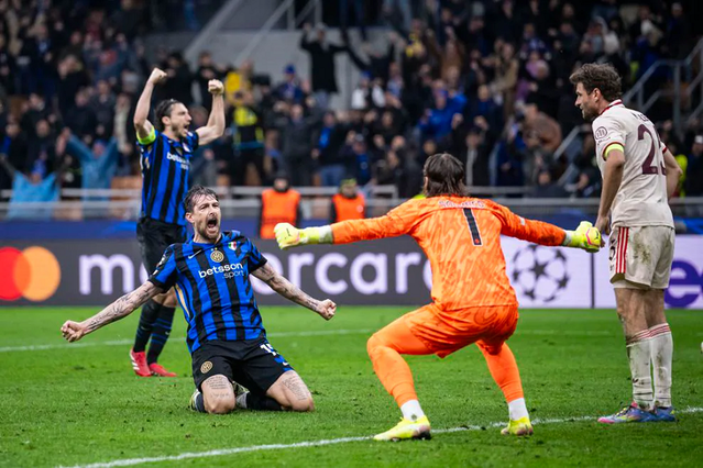 Francesco Acerbi Yann Sommer Bayern