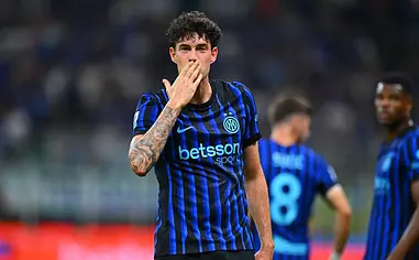 TEAMtalk - Chelsea nie odpuszcza Bastoniego. To ma być główny cel Xabiego Alonso