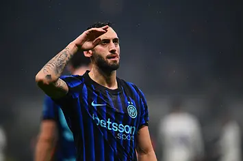 TS - Inter rozpoczyna rozmowy o przedłużeniach. Problemem wysokość pensji Carlosa i Calhanoglu
